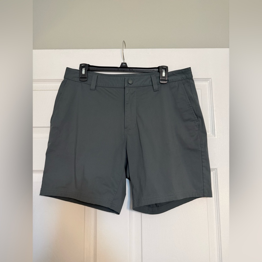 Men’s RHONE Charcoal Gray Flat Front Shorts - 33
